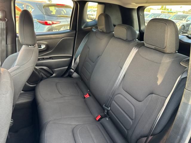 2022 Jeep Renegade Latitude photo 18
