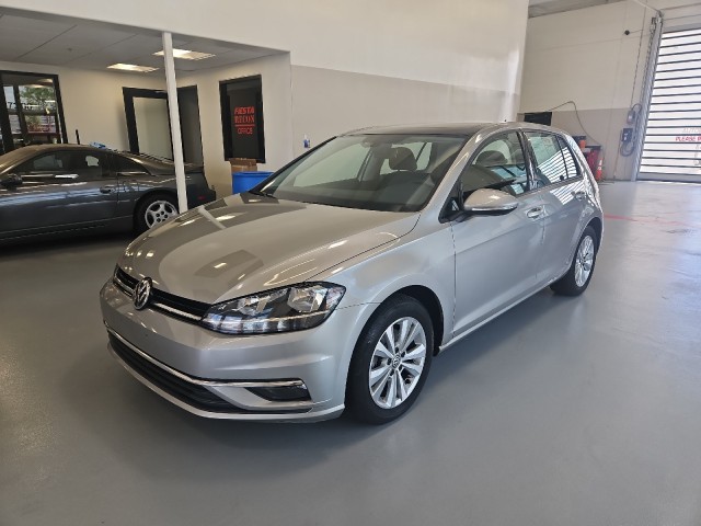 Used 2019 GRAY Volkswagen SE image 1