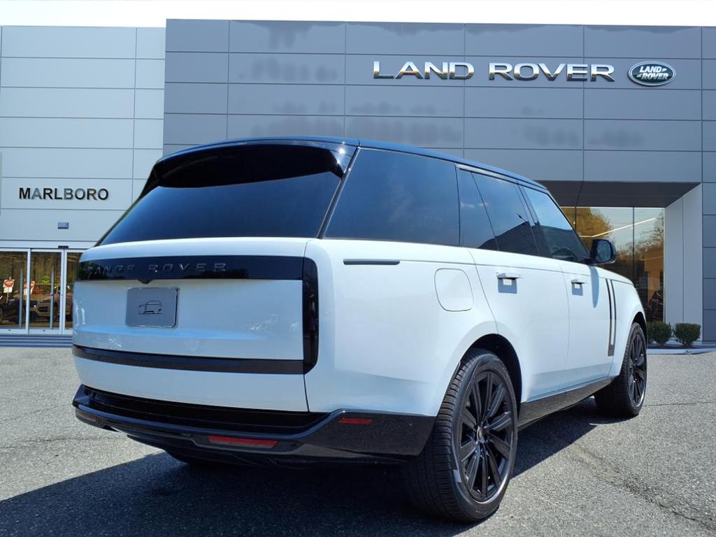 2025 Land Rover Range Rover SE photo 2