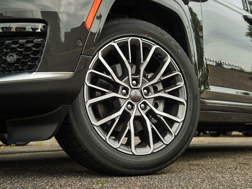 2025 Jeep Grand Cherokee L Summit photo 5
