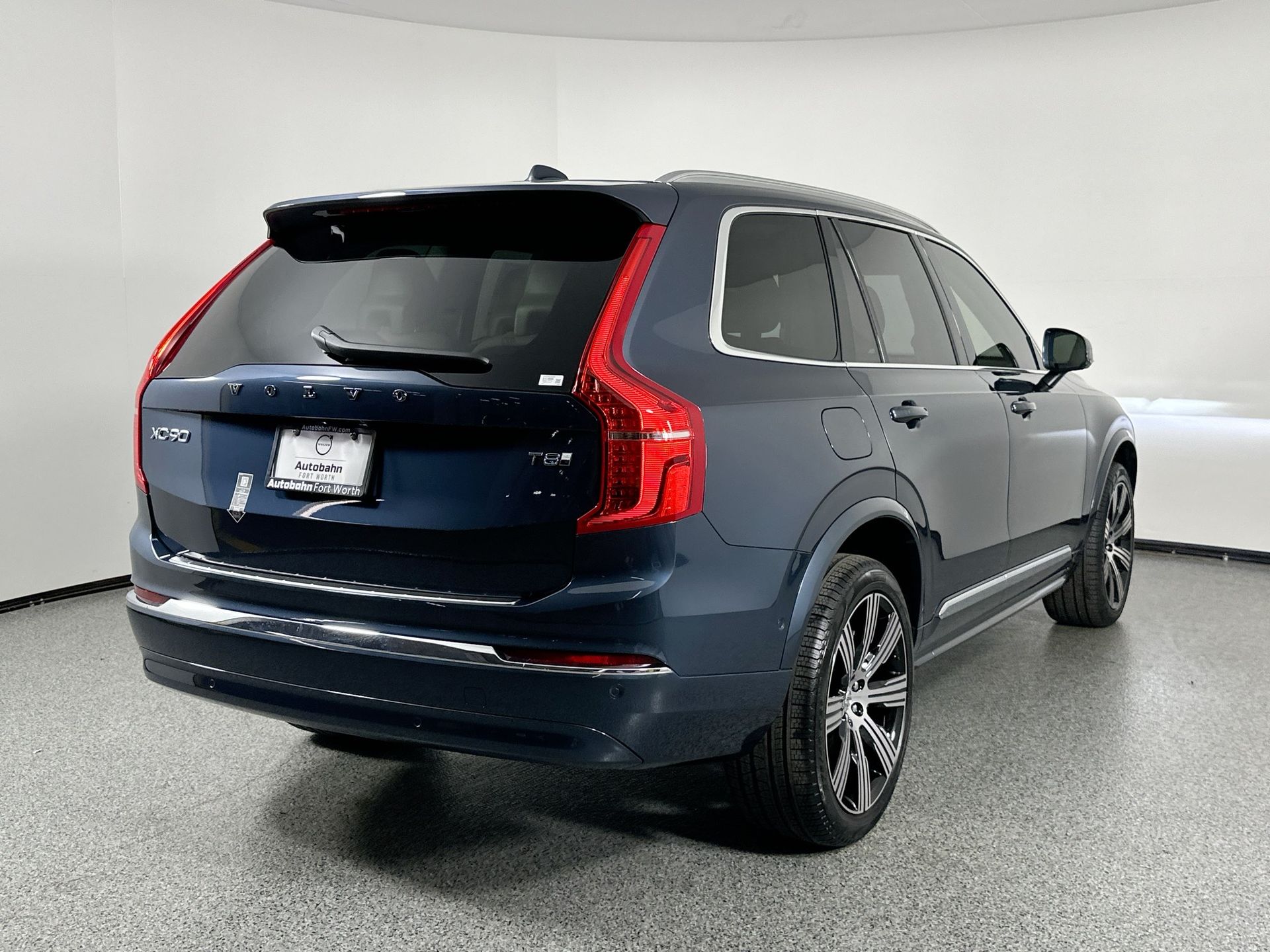 2025 Volvo XC90 T8 AWD photo 4