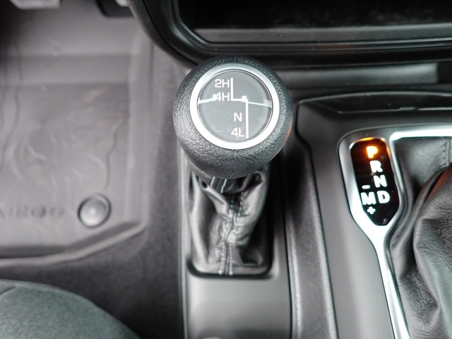 2025 Jeep Wrangler Sahara photo 16