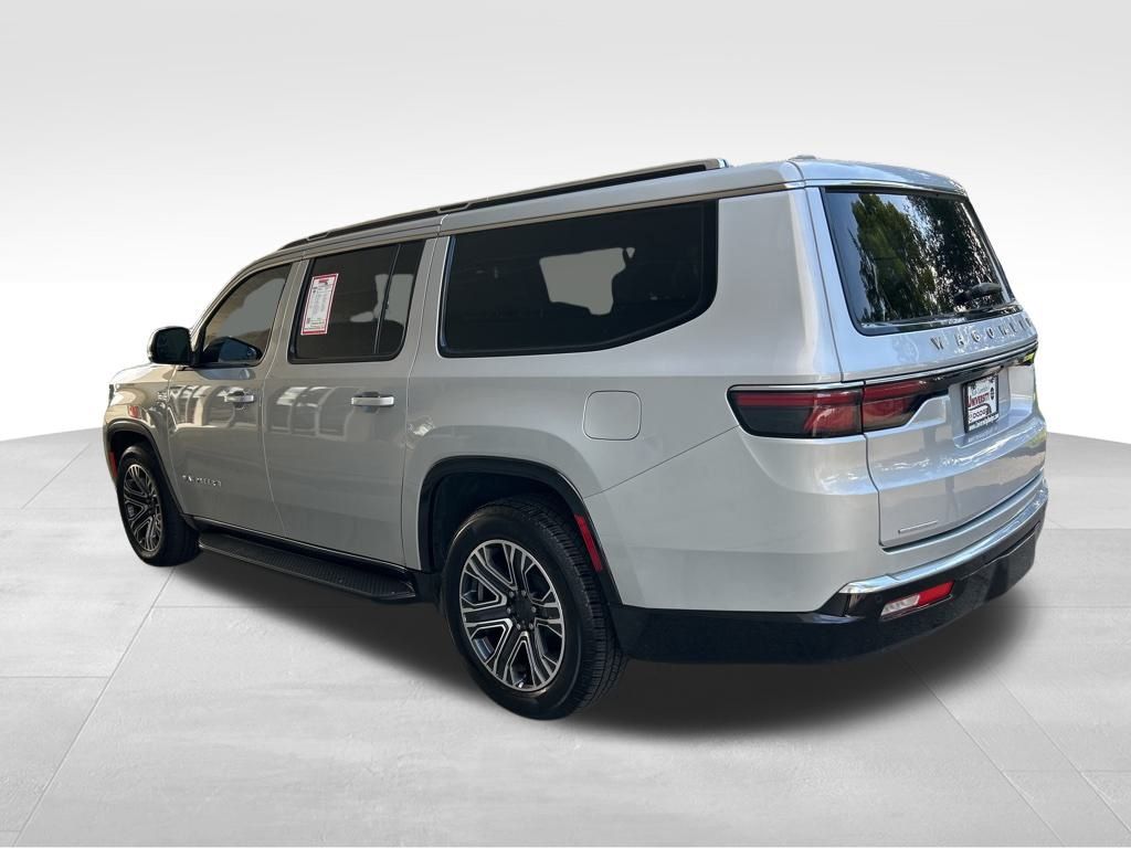 2023 Jeep Wagoneer L Series II photo 3