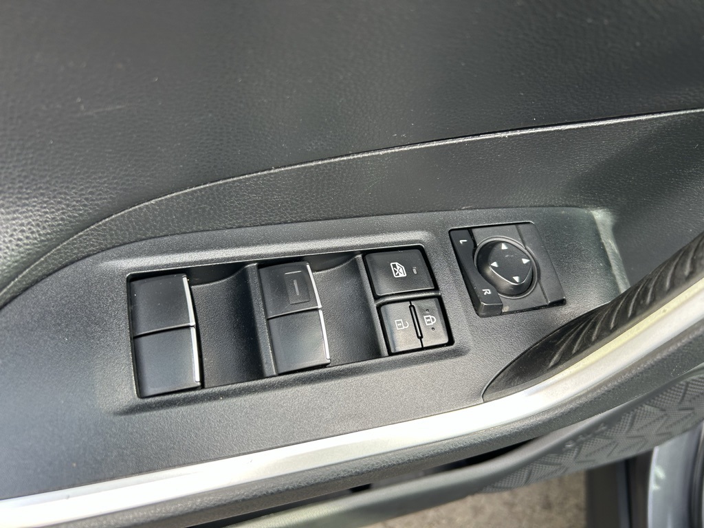 2020 Toyota RAV4 Hybrid XSE photo 11