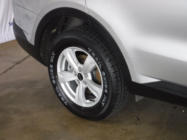 2021 Kia Sorento LX photo 3