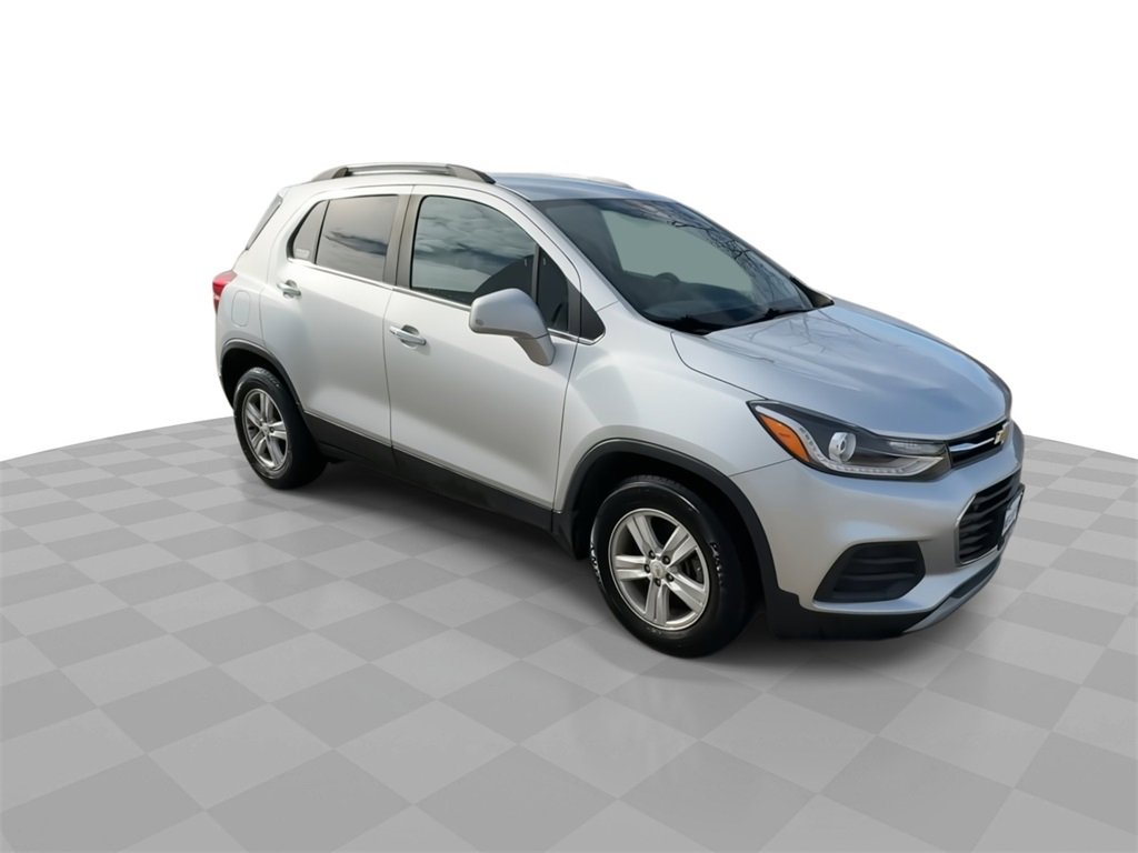 2020 Chevrolet Trax LT photo 2