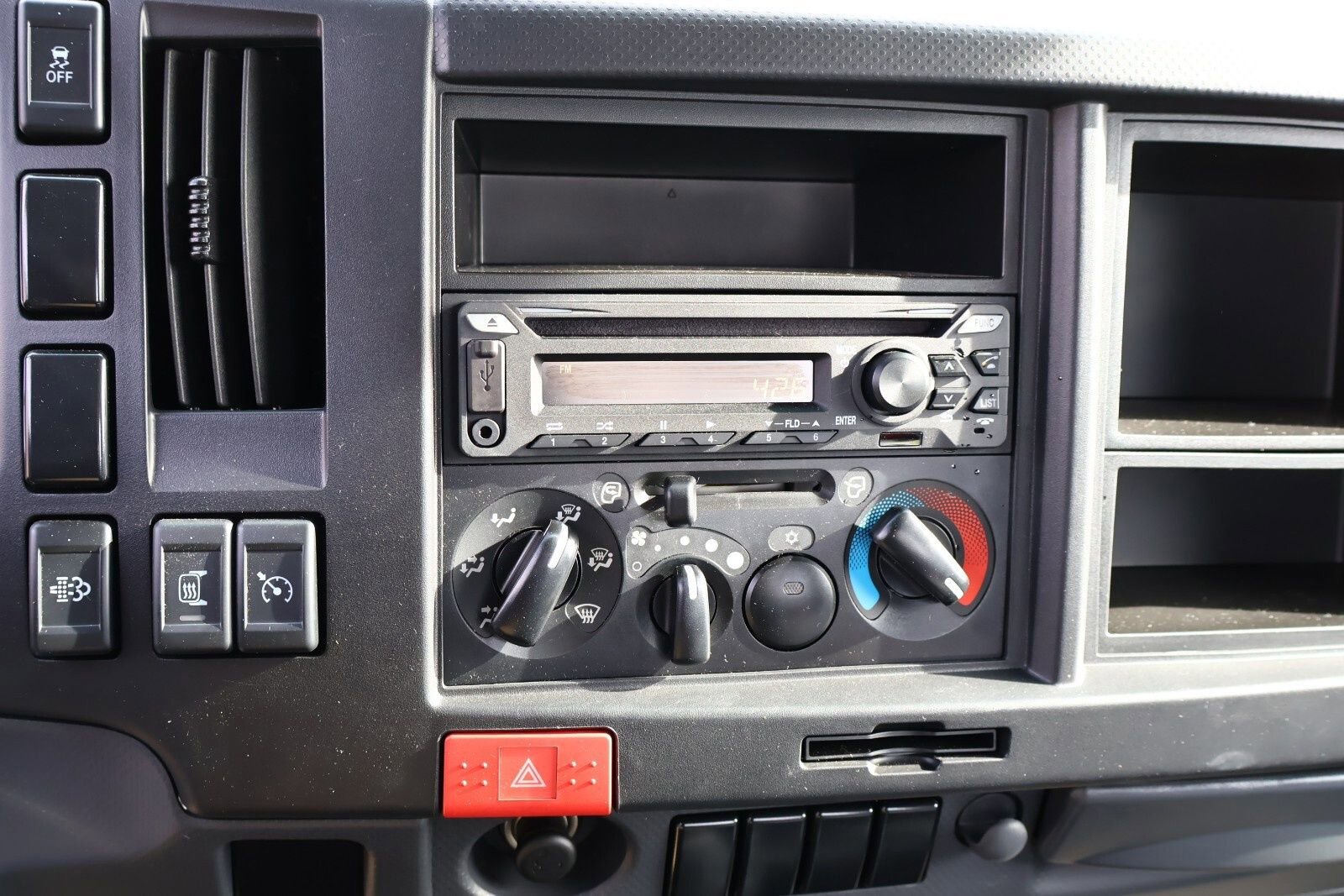 2023 Isuzu NRR Standard Cab photo 3