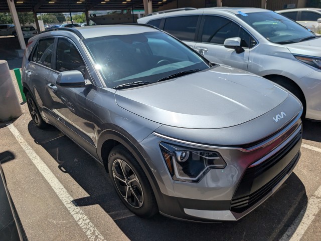 Used 2025 GRAY Kia LX image 1