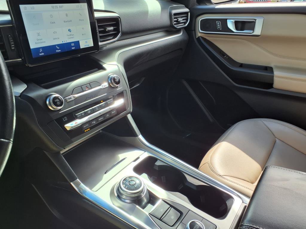 2020 Ford Explorer XLT Sport photo 18