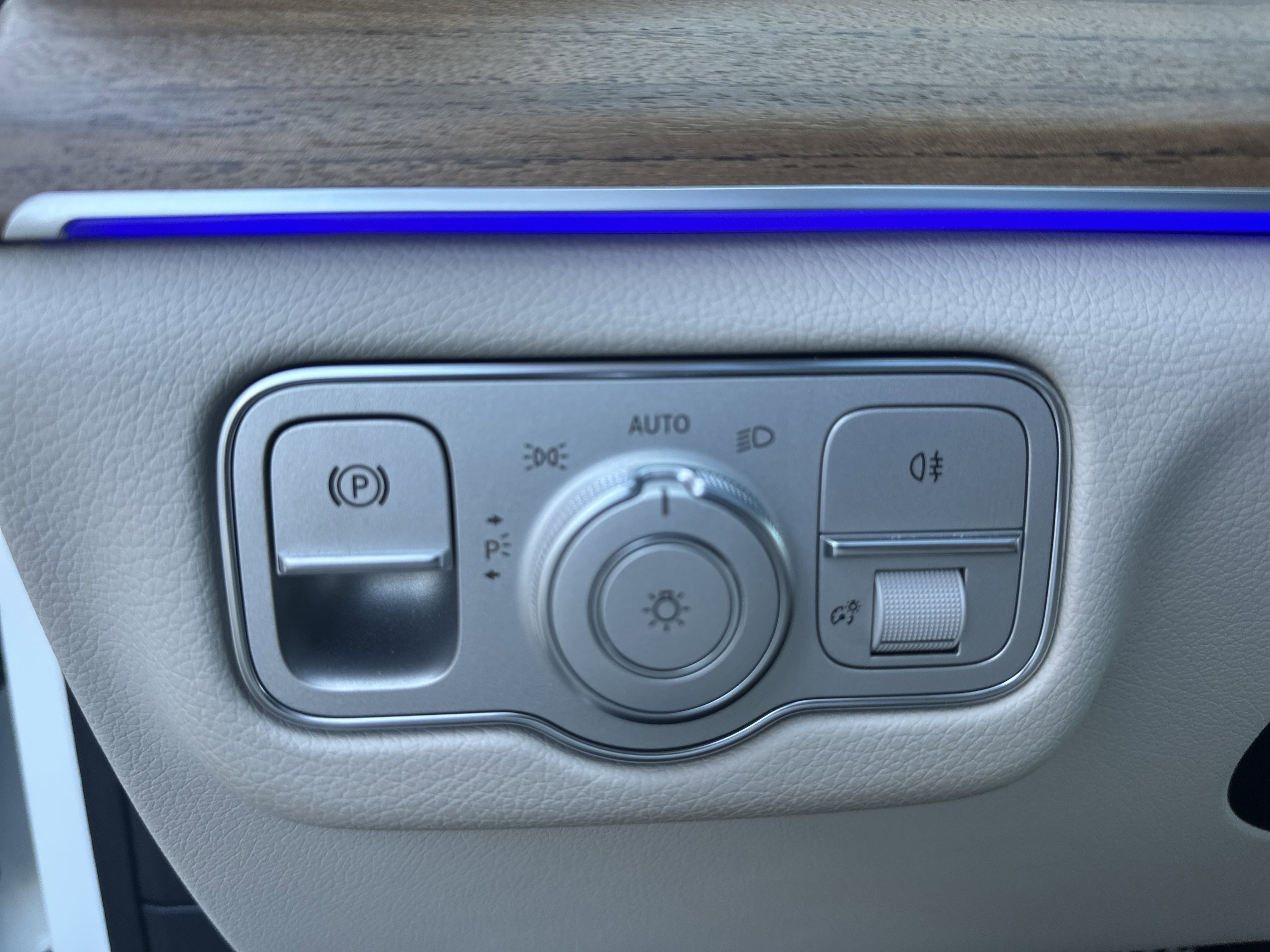 2023 Mercedes Benz GLS 450 4MATIC photo 4