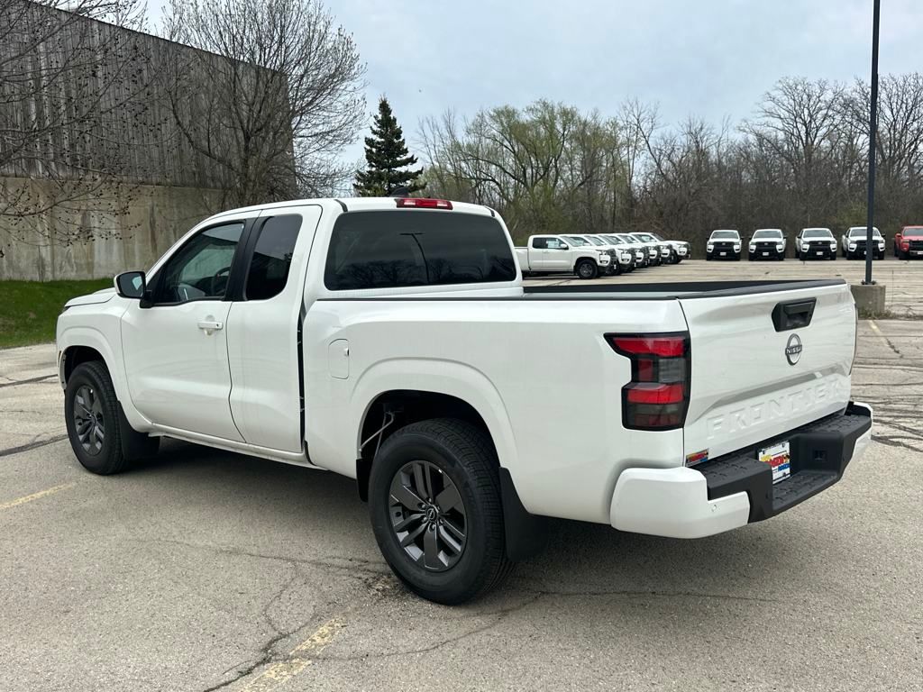 2025 Nissan Frontier SV photo 3