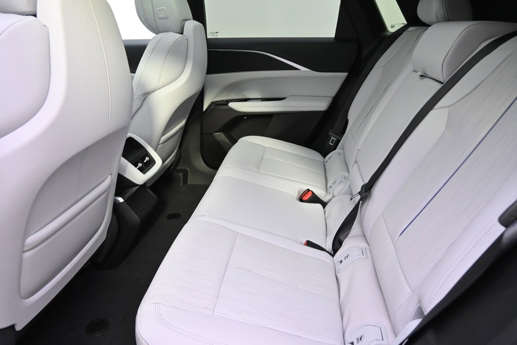 2025 Cadillac Lyriq Luxury photo 16
