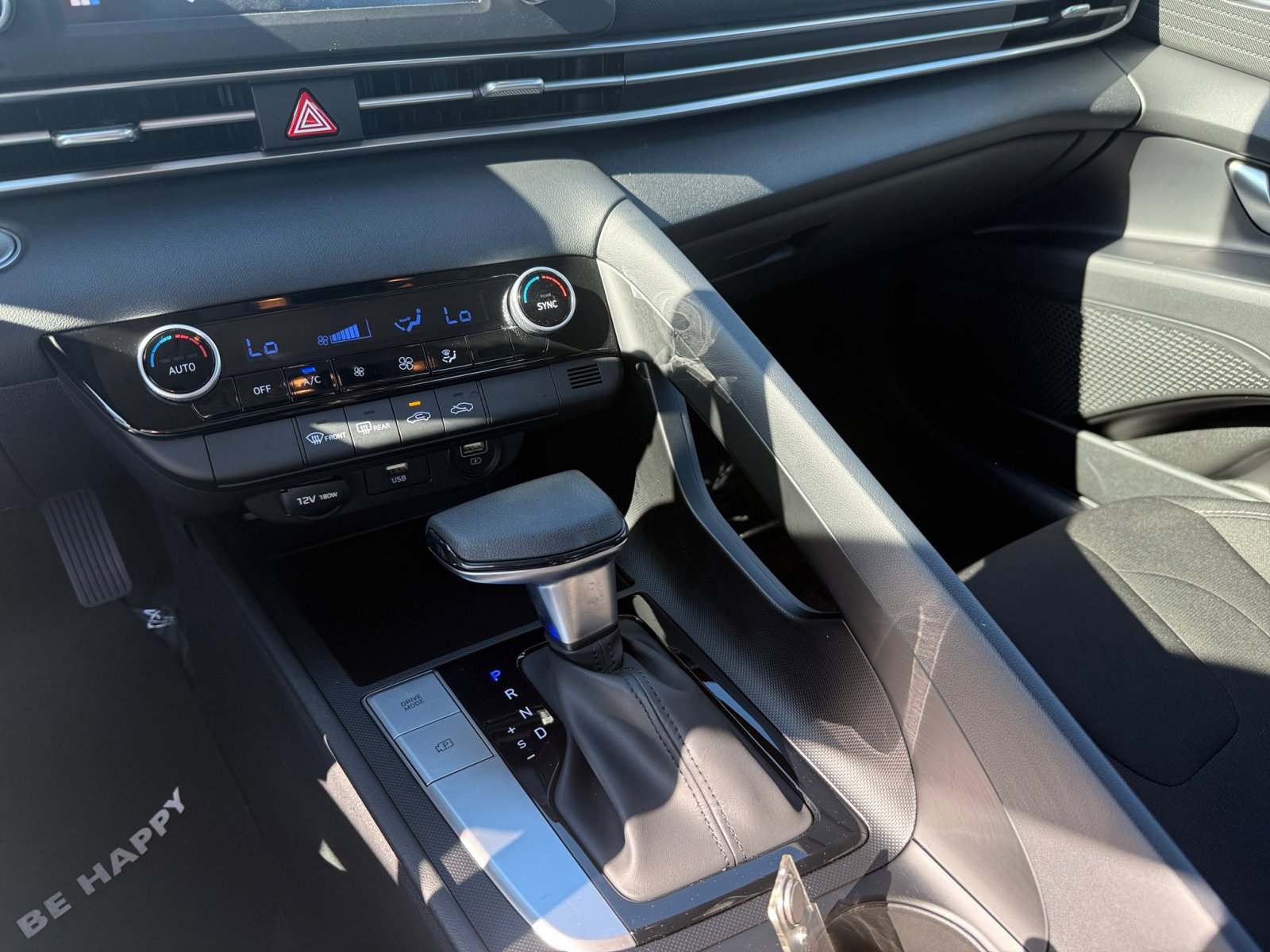 2023 Hyundai Elantra SEL photo 13