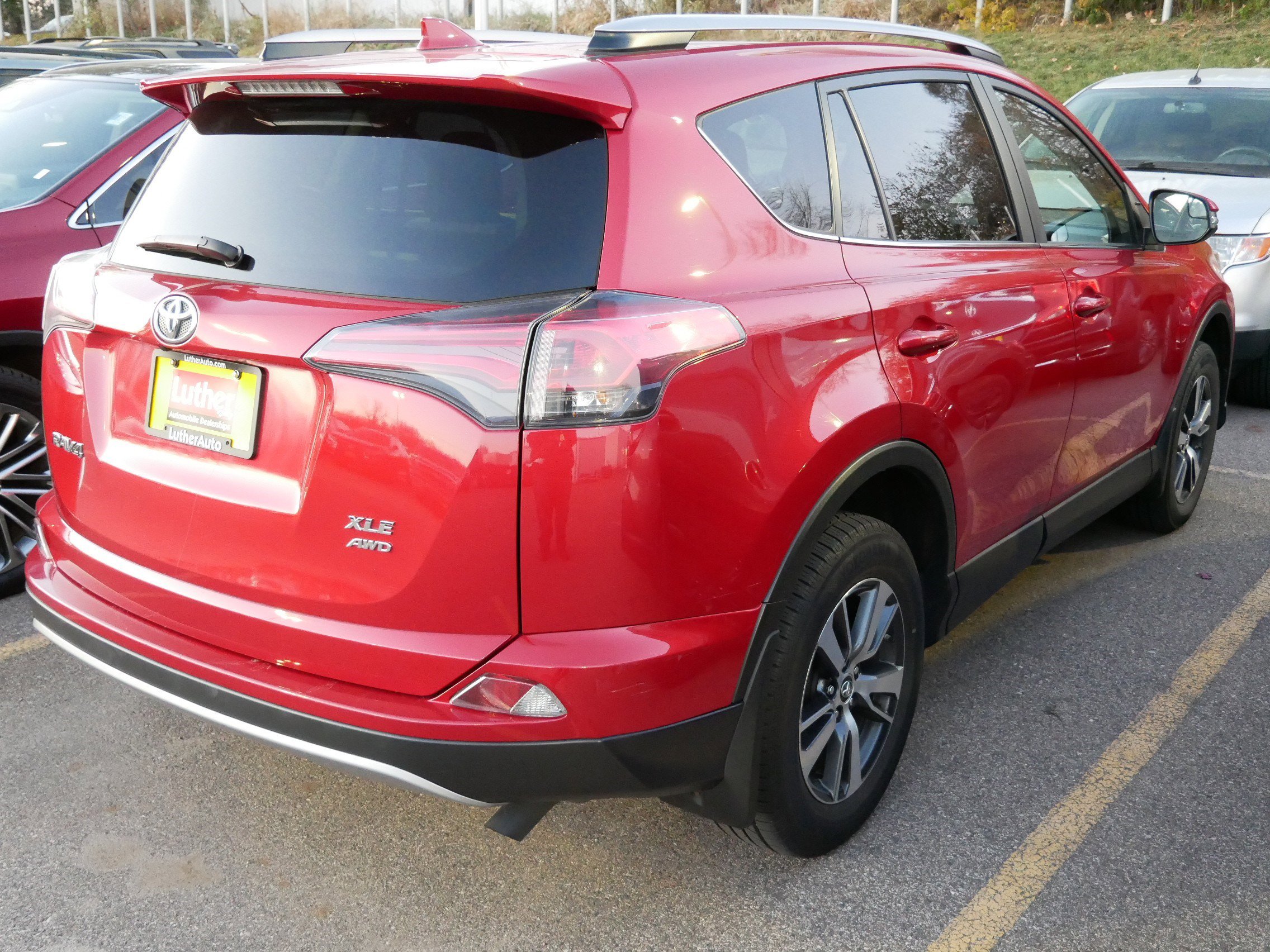 2017 Toyota RAV4 XLE photo 3