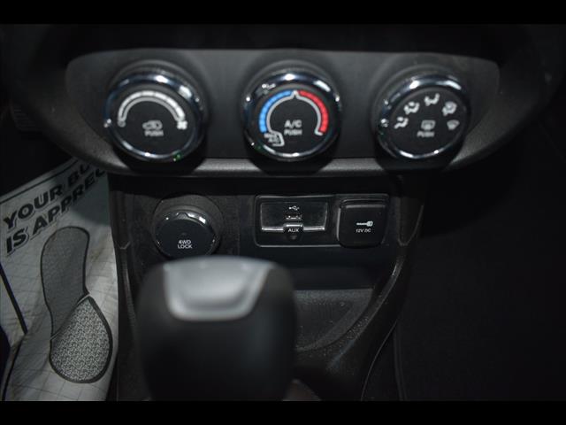 2017 Jeep Renegade Sport photo 11