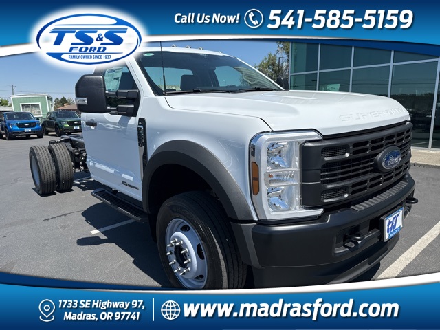 2025 Ford F-600 Super Duty Chassis Cab XL's photo