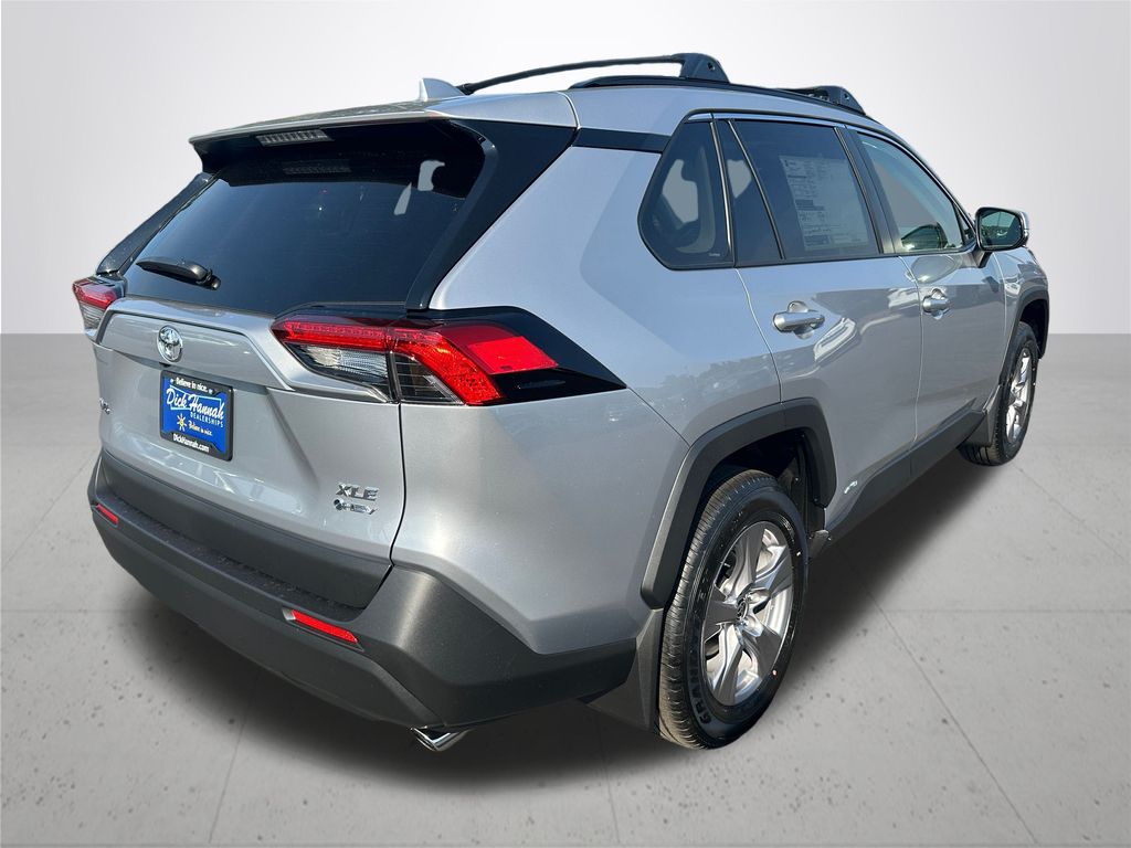 2025 Toyota RAV4 Hybrid XLE photo 7
