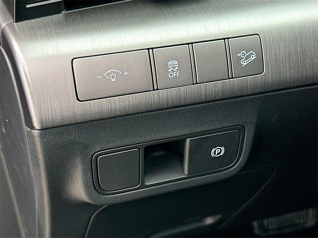 2026 Hyundai Kona SEL photo 4