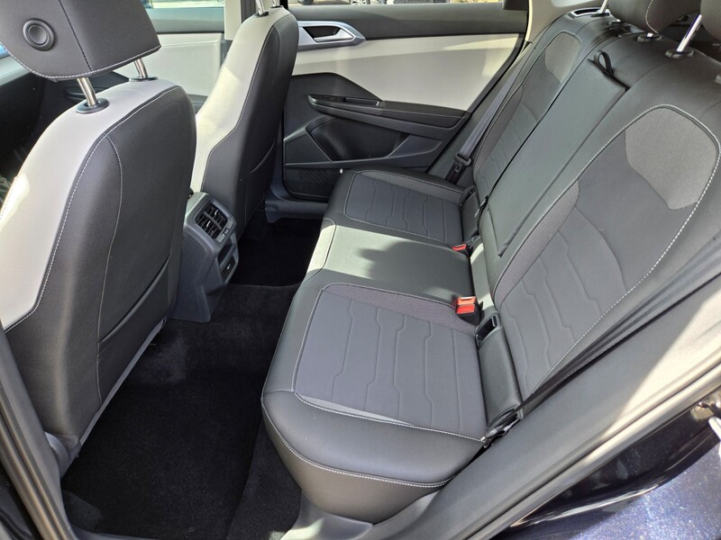 2025 Volkswagen Taos SE photo 3