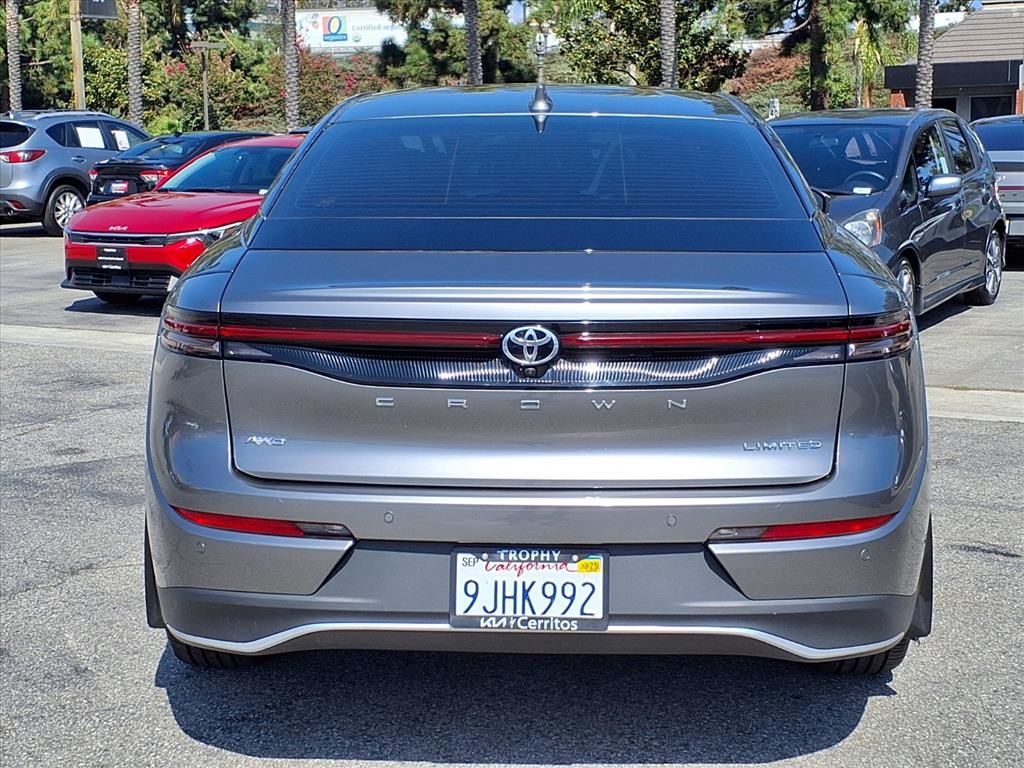2023 Toyota Crown Limited photo 4