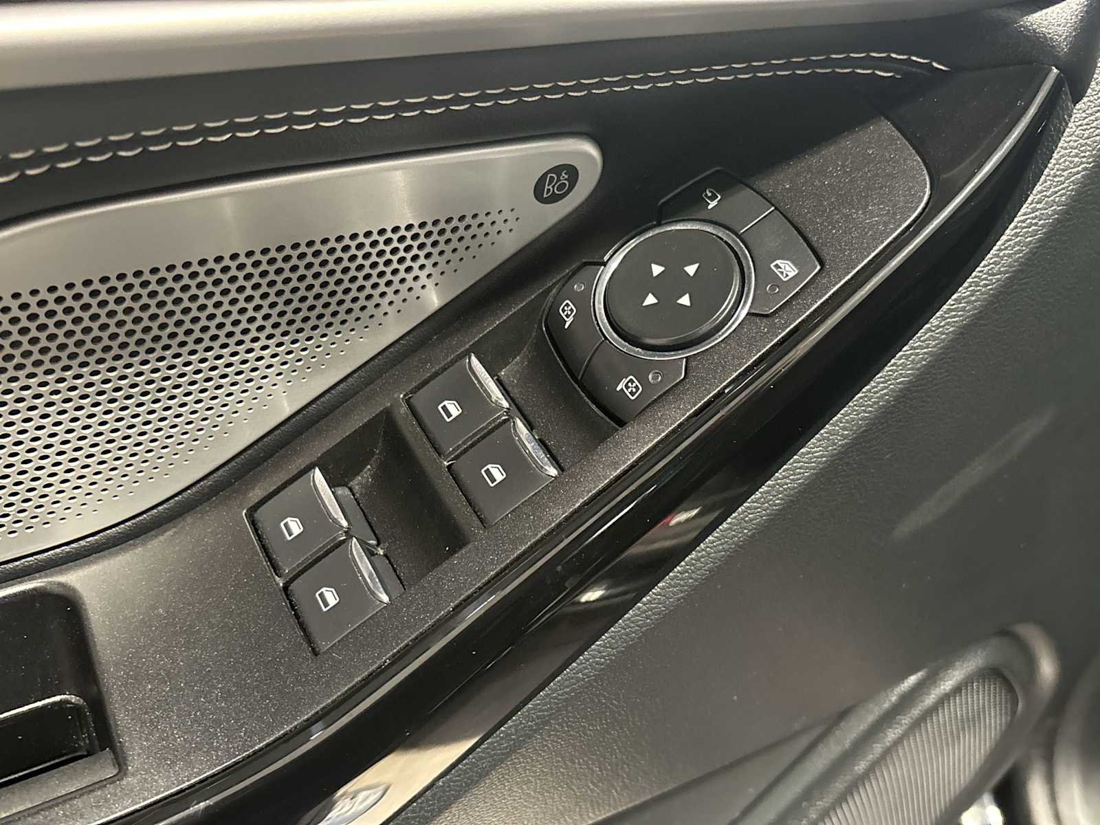 2021 Ford Explorer ST photo 17