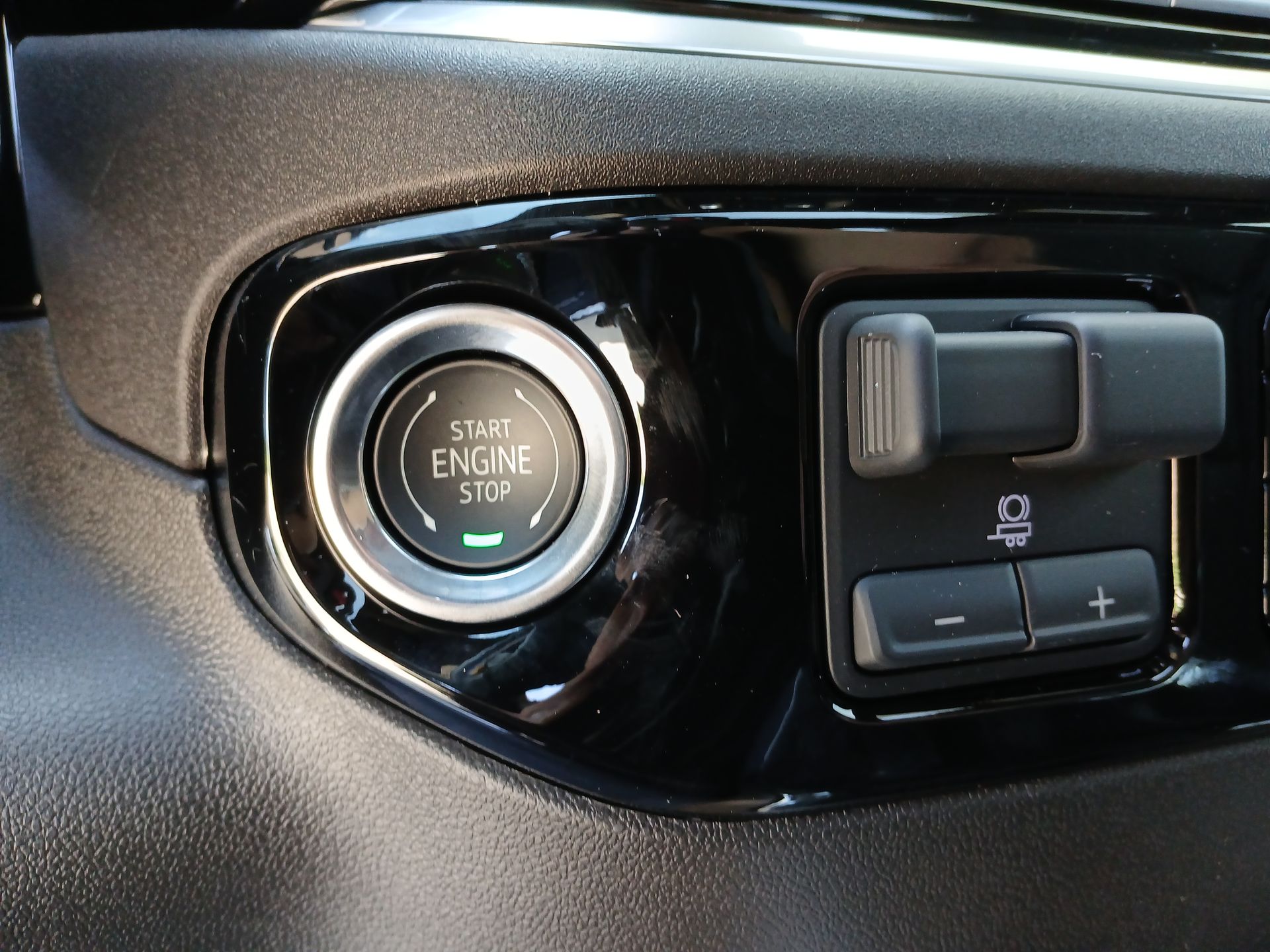 2025 Chevrolet Silverado High Country photo 17