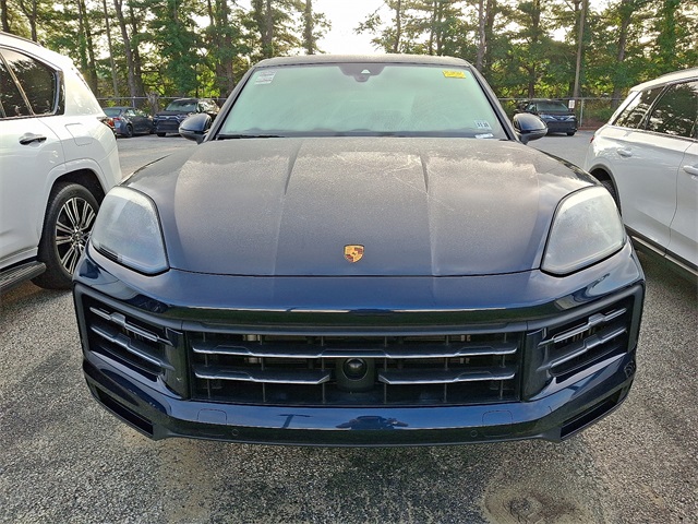 2024 Porsche Cayenne Base photo 2