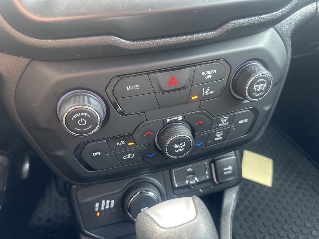 2022 Jeep Renegade Altitude photo 17