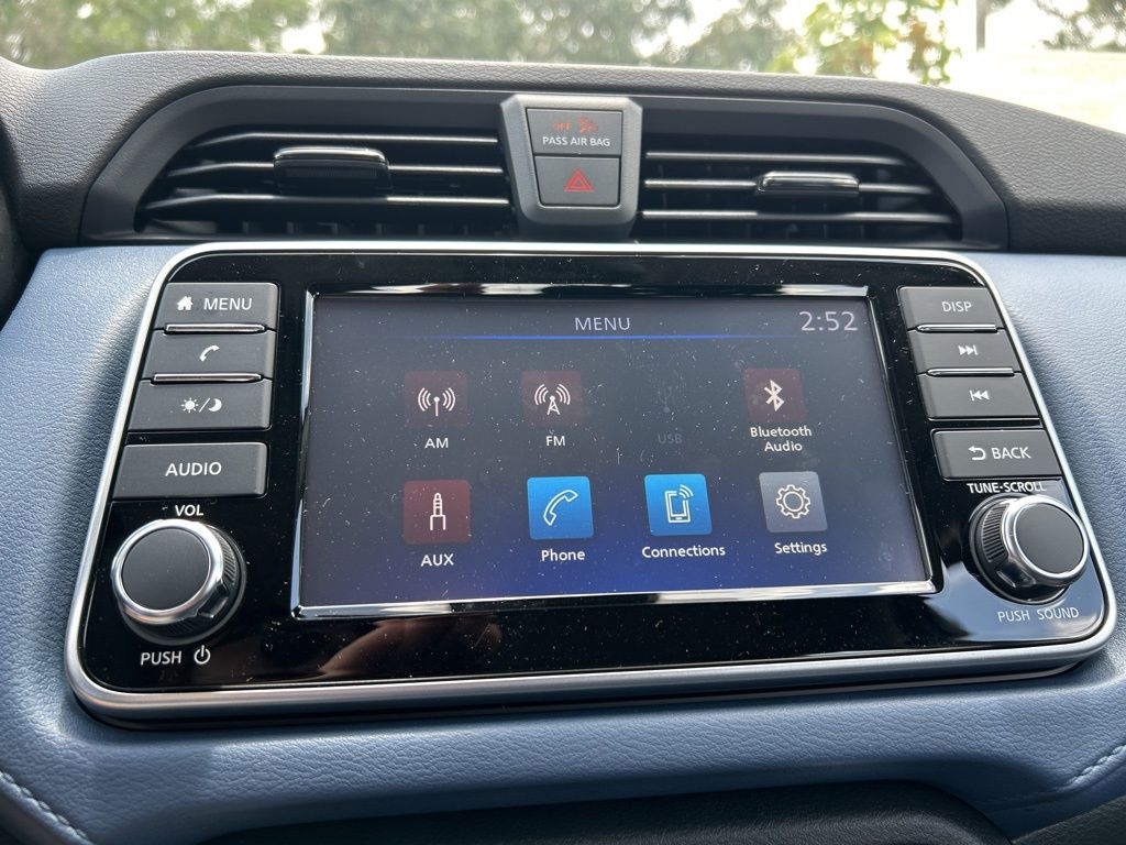 2025 Nissan Versa SV photo 20
