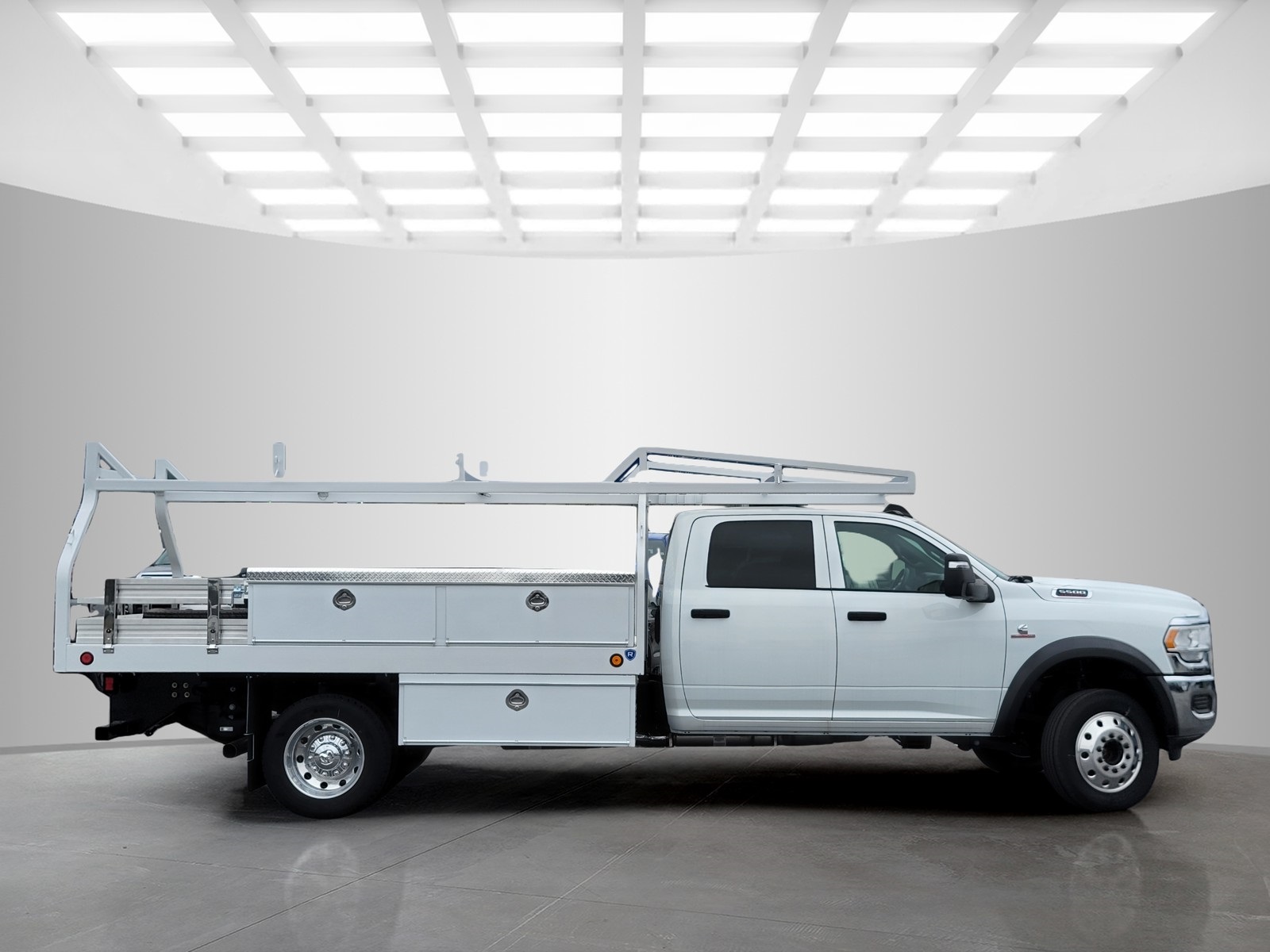 2024 Ram 5500 Tradesman photo 3