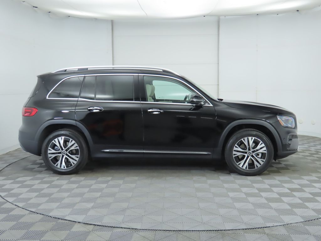 2026 Mercedes Benz GLB 250 photo 4
