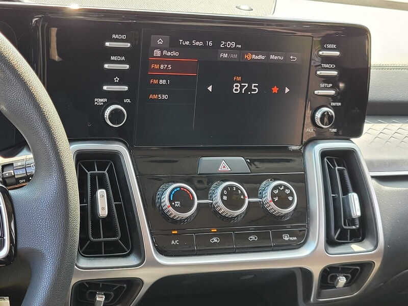 2023 Kia Sorento LX photo 19
