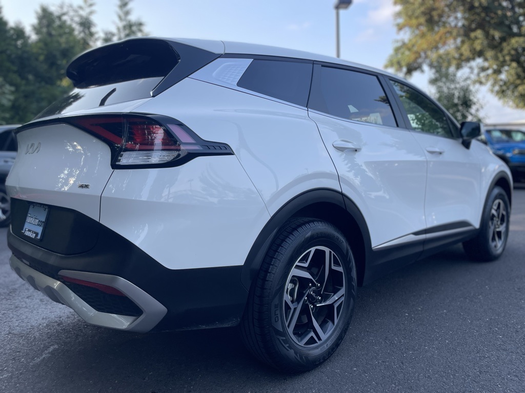 2024 Kia Sportage LX photo 4