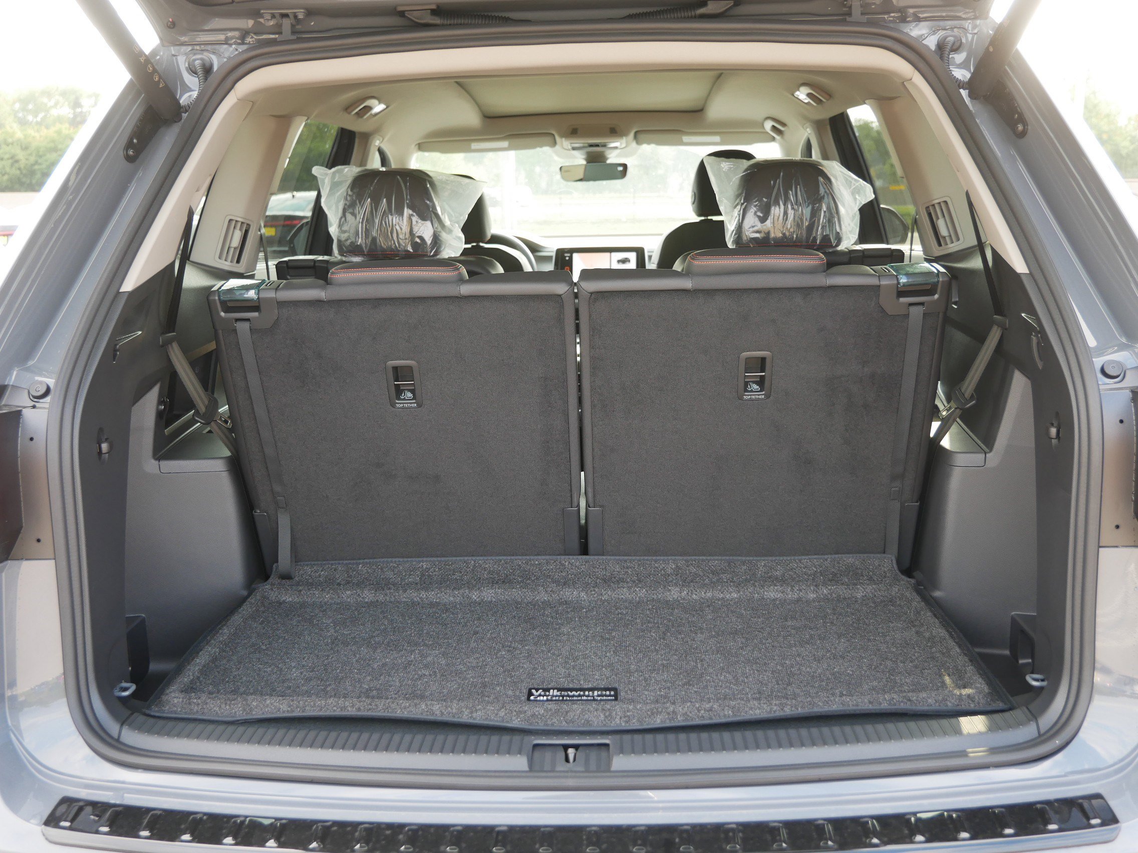 2026 Volkswagen Atlas Peak Edition SE photo 2