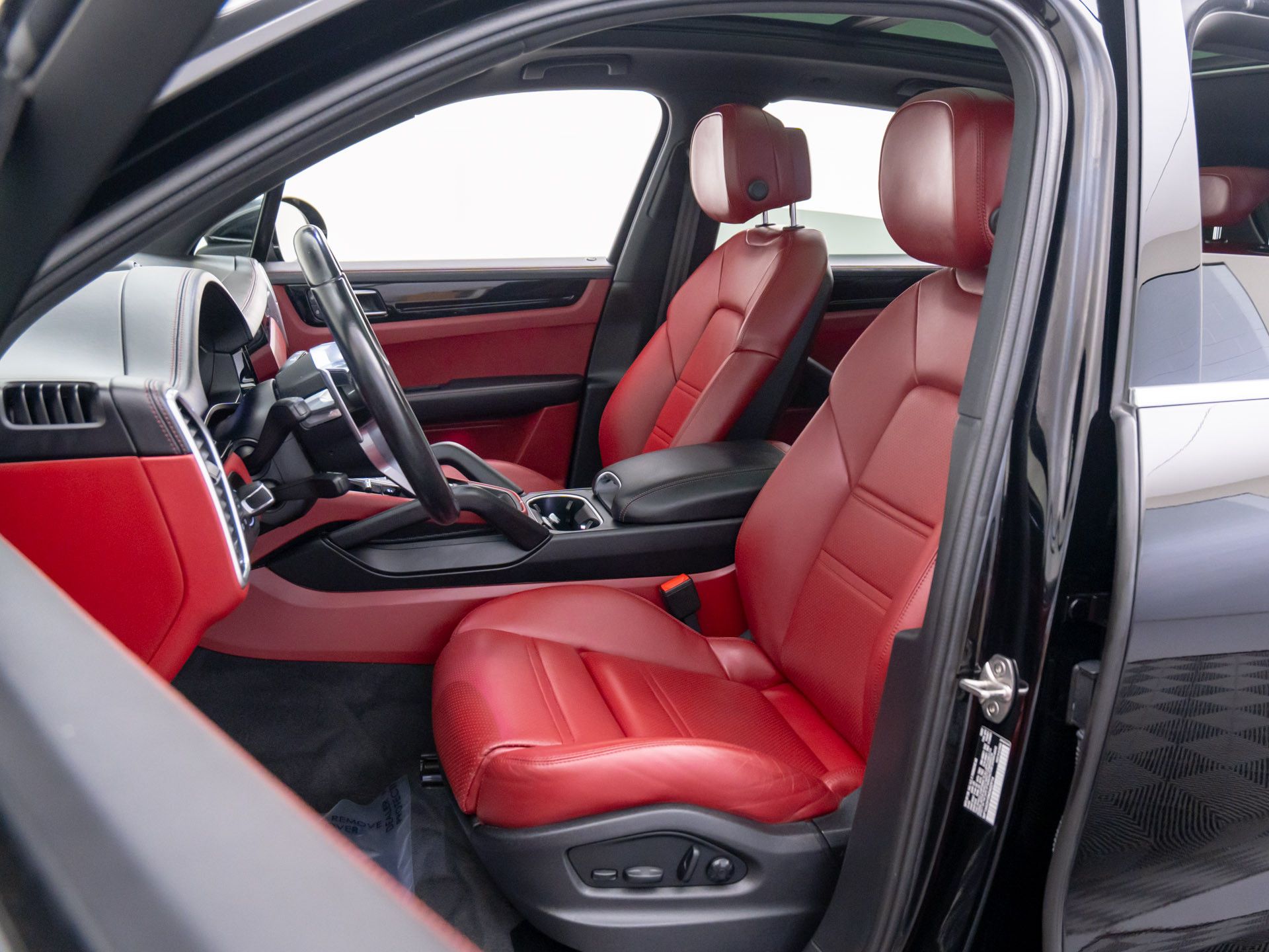 2022 Porsche Cayenne Base photo 5