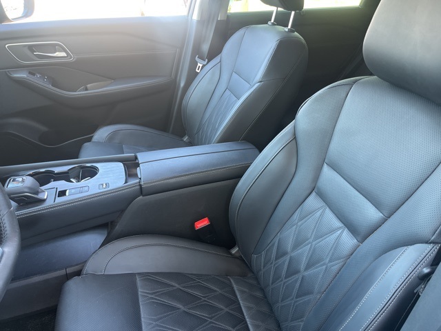 2024 Nissan Rogue Platinum photo 8