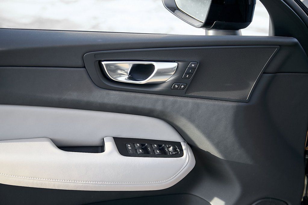 2026 VOLVO XC60 - Image 10