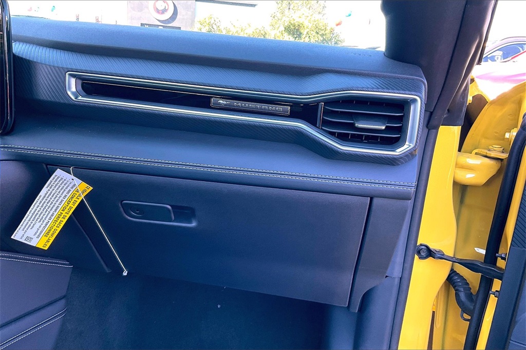 2024 FORD MUSTANG - Image 13