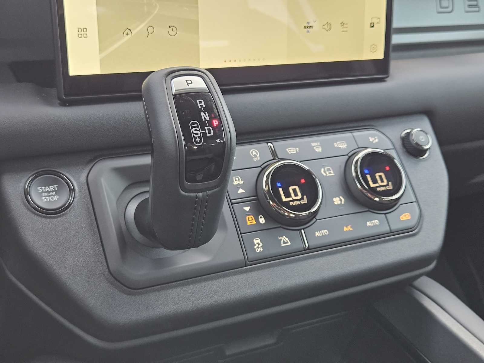 2025 Land Rover Defender 110 photo 16