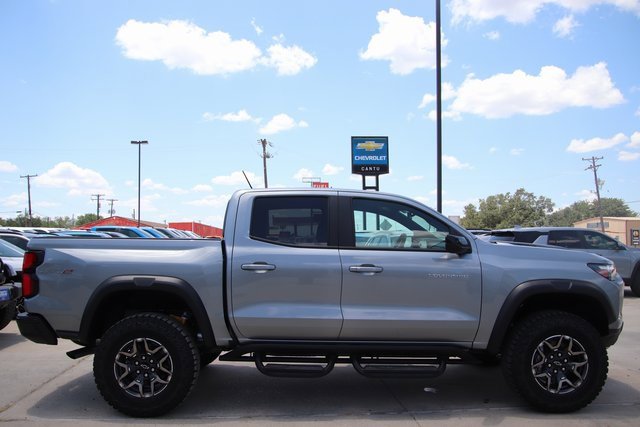 2025 Chevrolet Colorado ZR2 photo 2