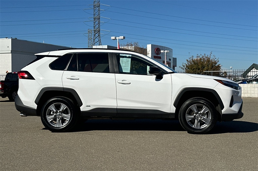 2025 Toyota RAV4 Hybrid LE photo 3