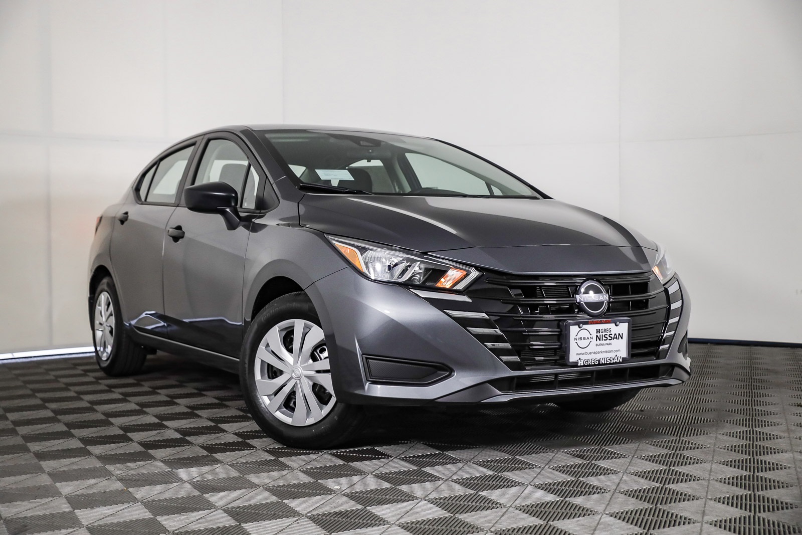 2025 Nissan Versa S's photo