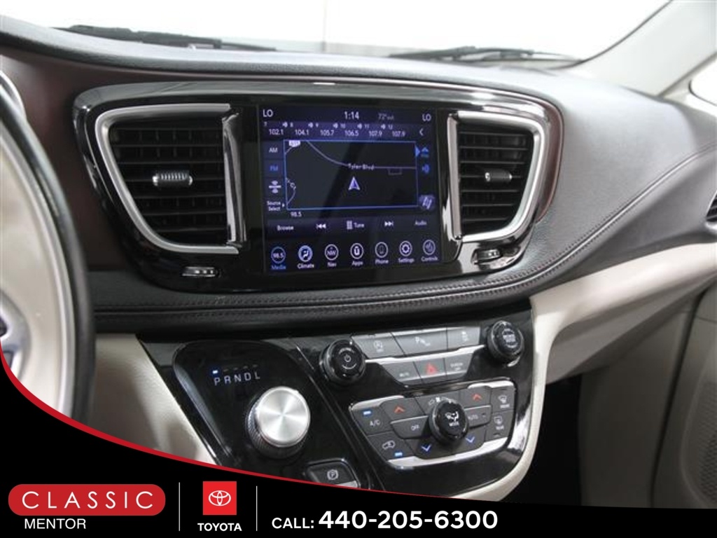 2020 Chrysler Pacifica Limited photo 8