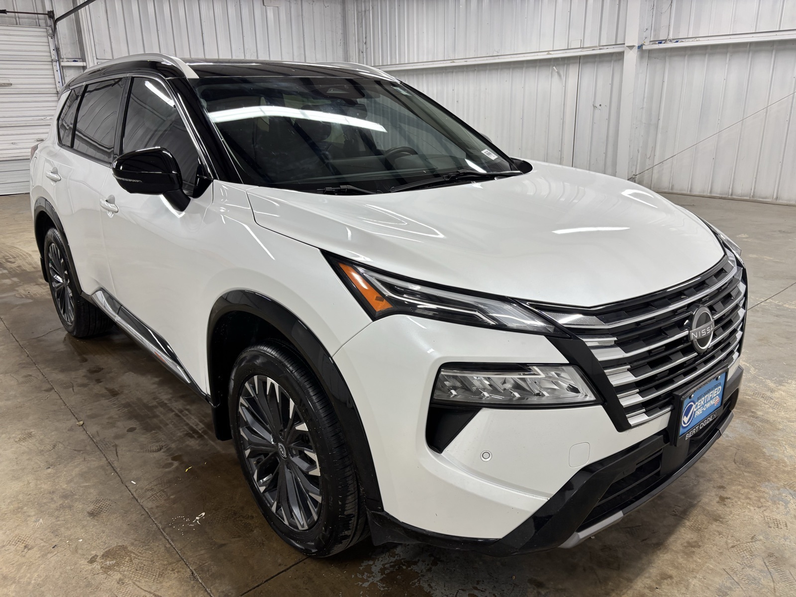 2024 Nissan Rogue Platinum's photo