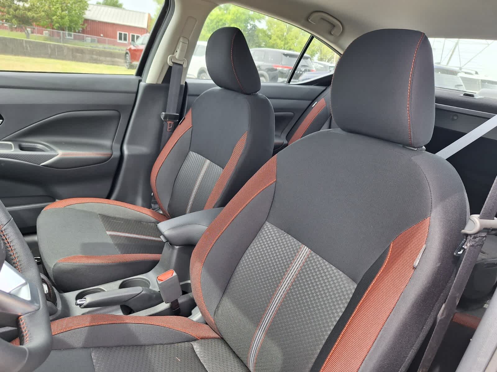 2025 Nissan Versa SR photo 11
