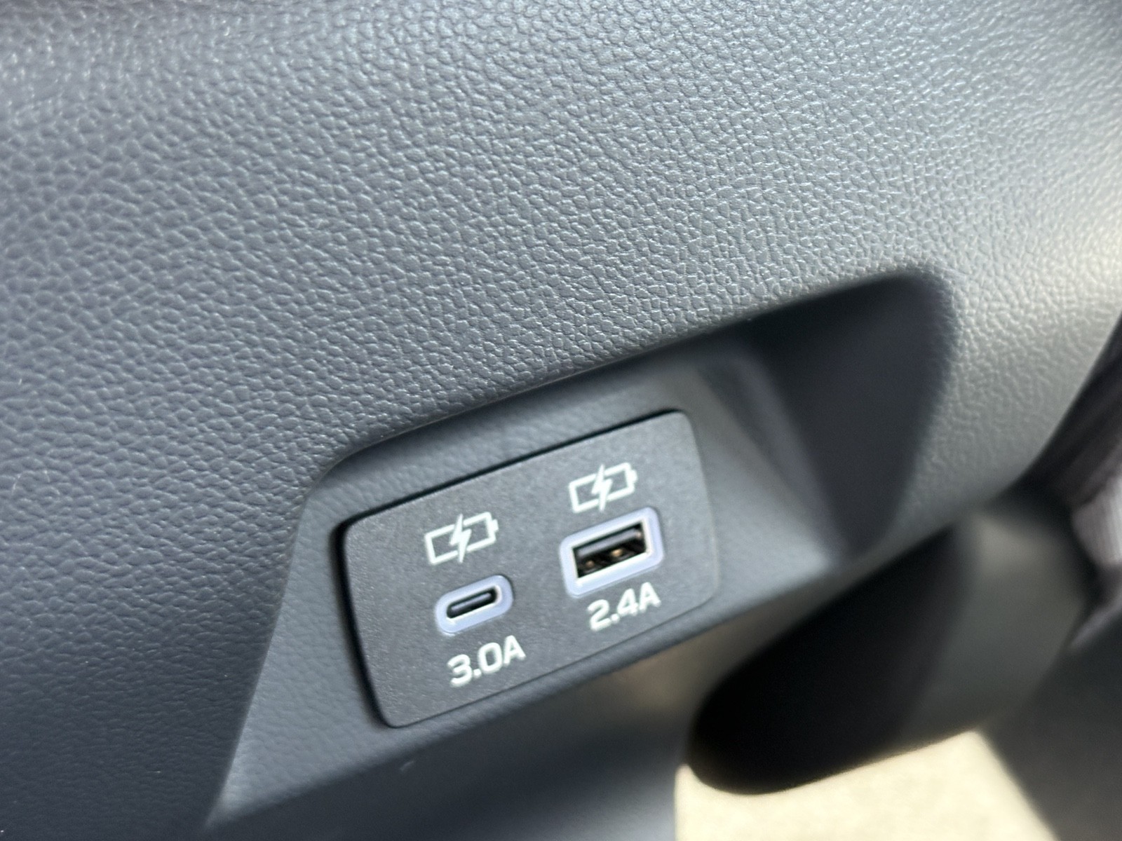 New 2025 Ice Silver Metallic Subaru Premium image 22