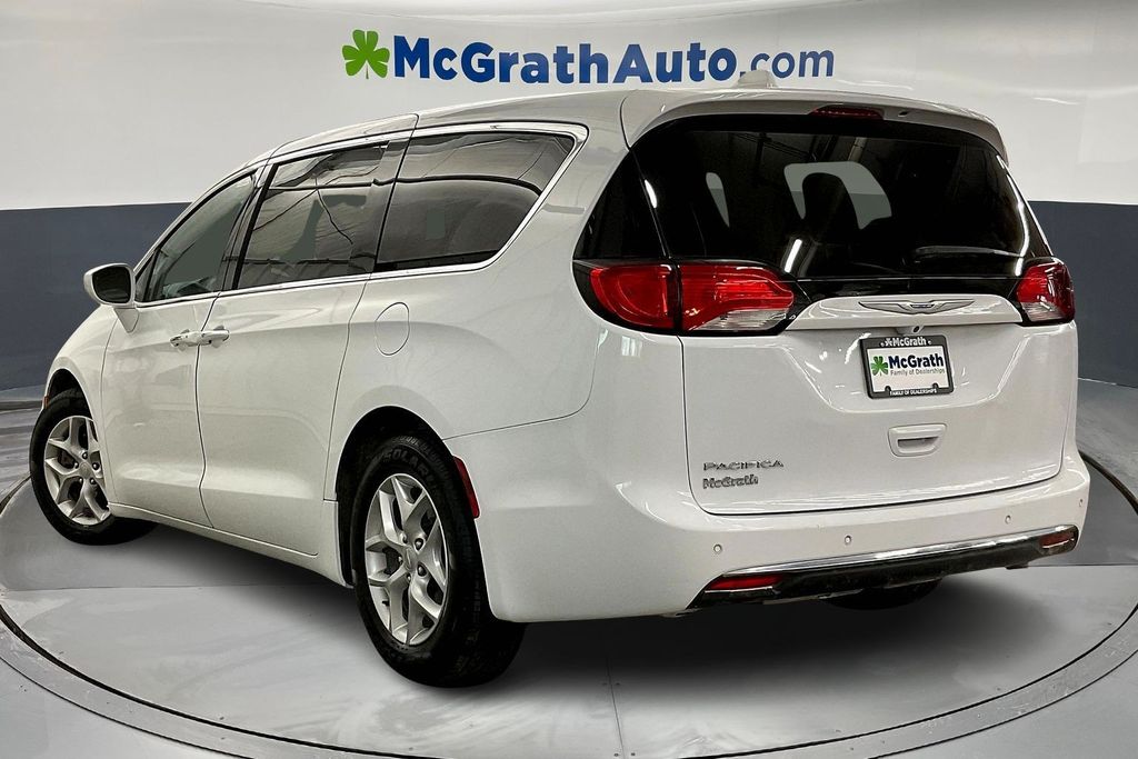 2018 Chrysler Pacifica Touring Plus photo 2