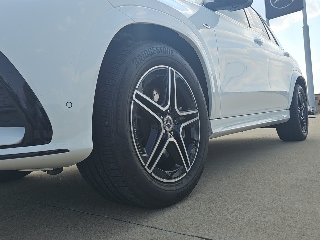 2025 Mercedes Benz GLE 450e 4MATIC photo 4