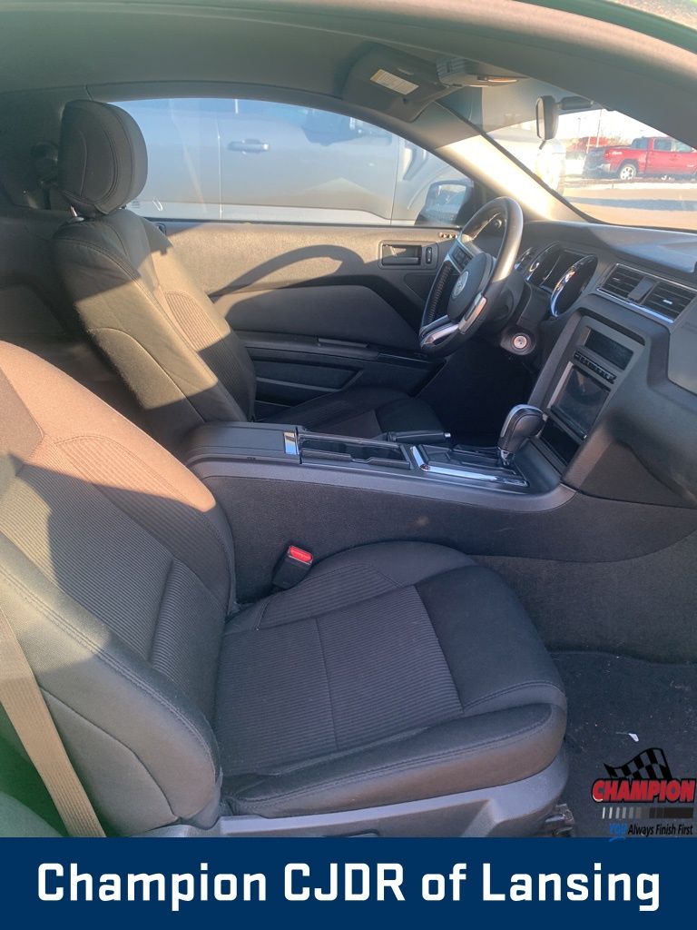 2013 Ford Mustang V6 photo 4