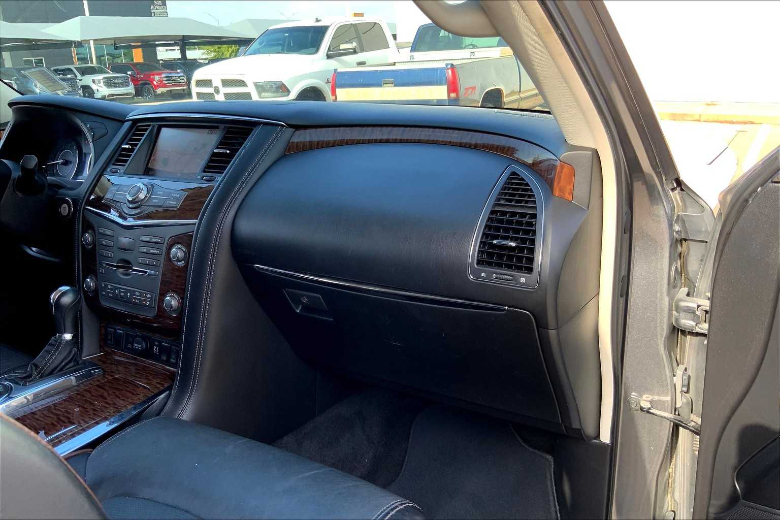 2020 Nissan Armada SL photo 17